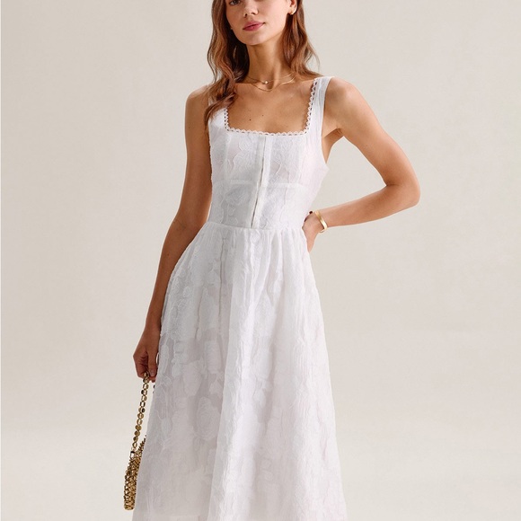 Elegant White Dress - Picture 2 of 4